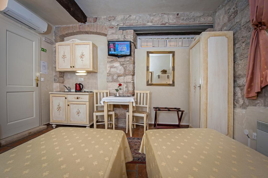 Residence Marco Polo Centro Storico Rovinj Exteriör bild