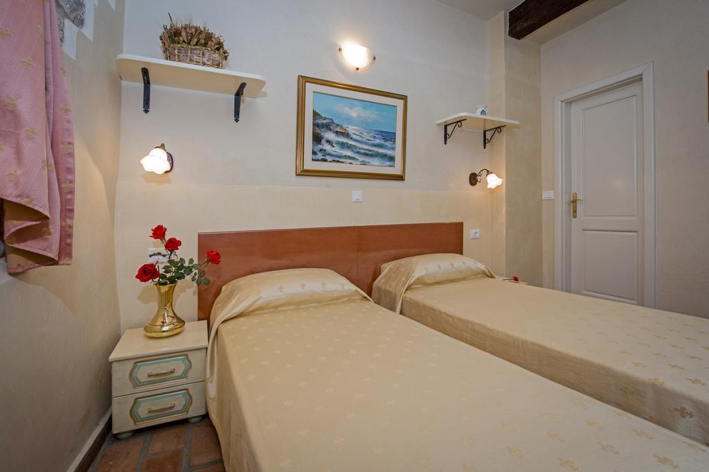 Residence Marco Polo Centro Storico Rovinj Exteriör bild
