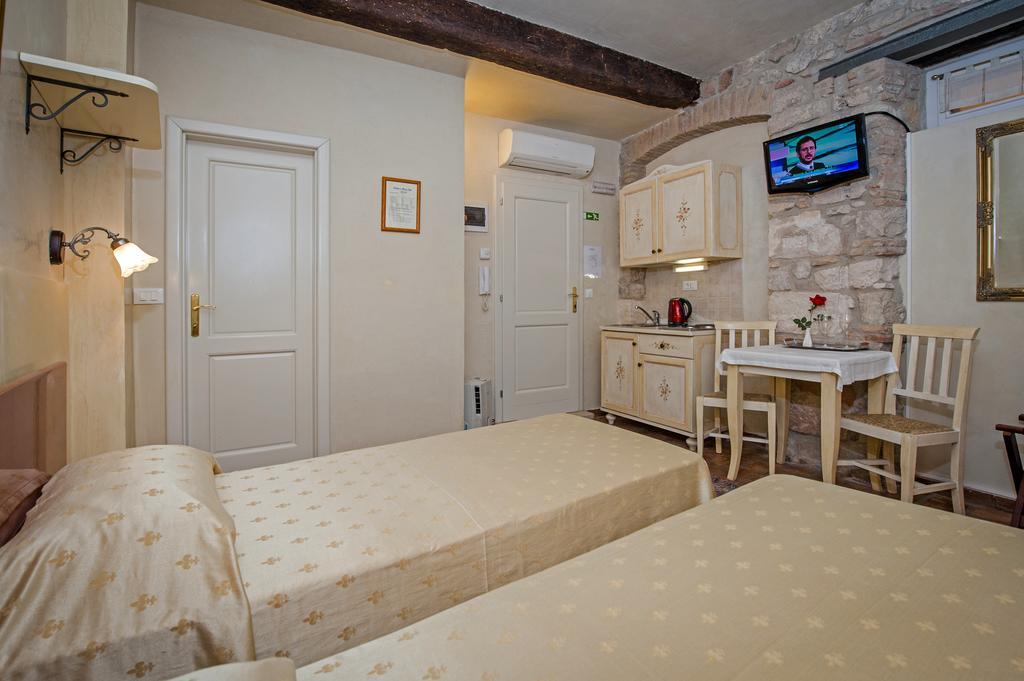 Residence Marco Polo Centro Storico Rovinj Exteriör bild